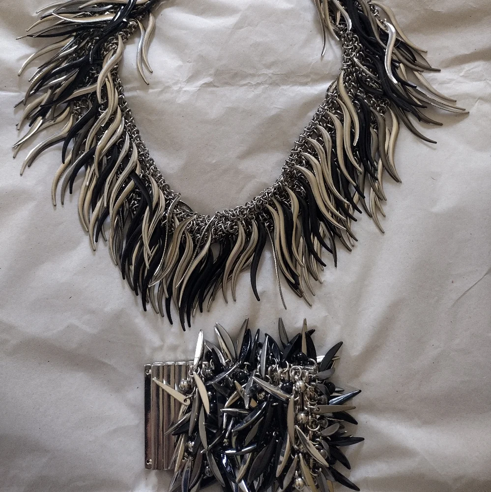 Jewelry Set - Picture 2 of 2